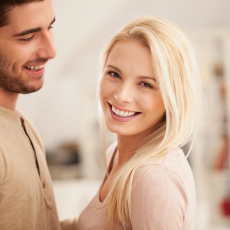 ماذا يجب أن يفعل الزوج لإسعاد زوجته