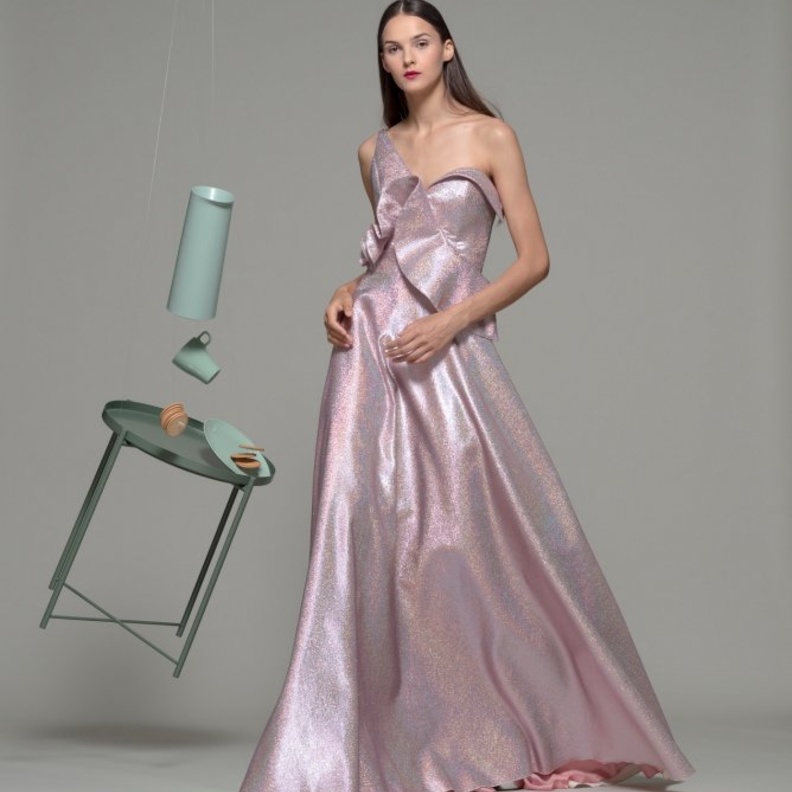 فستان من تصميم ايلي صعب