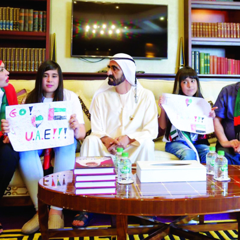 الشيخ محمد بن راشد مع عائلة سارة عبدالرحمن