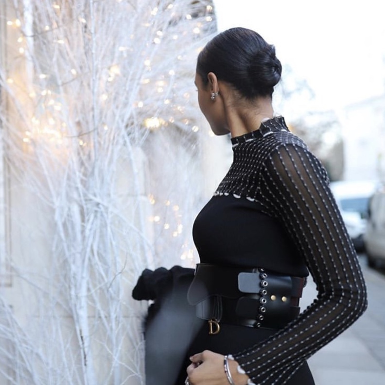 حقائب معلقة على حزام خصر لإطلالة أنيقة وعملية