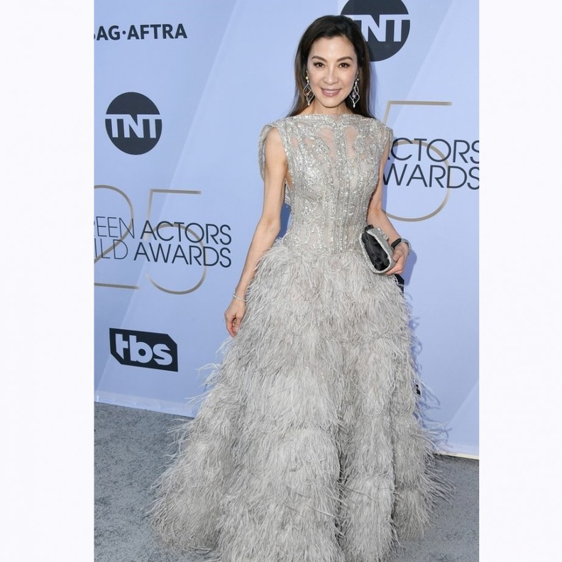  اختارت ‏‎ Rhea Seehornموضة الجمبسوت الأسود مع الأرجل الواسعة من جورج شقرا ‏Georges ‎Chakra