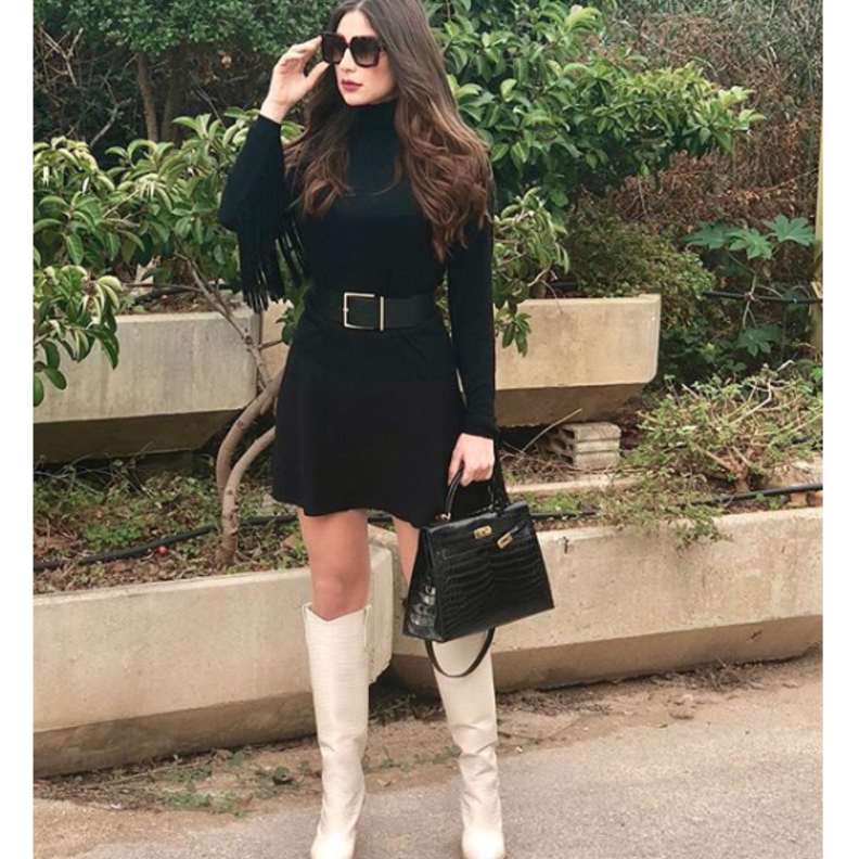 اطلالة أنيقة باللون الأسود تألقت بها ديما صادق 