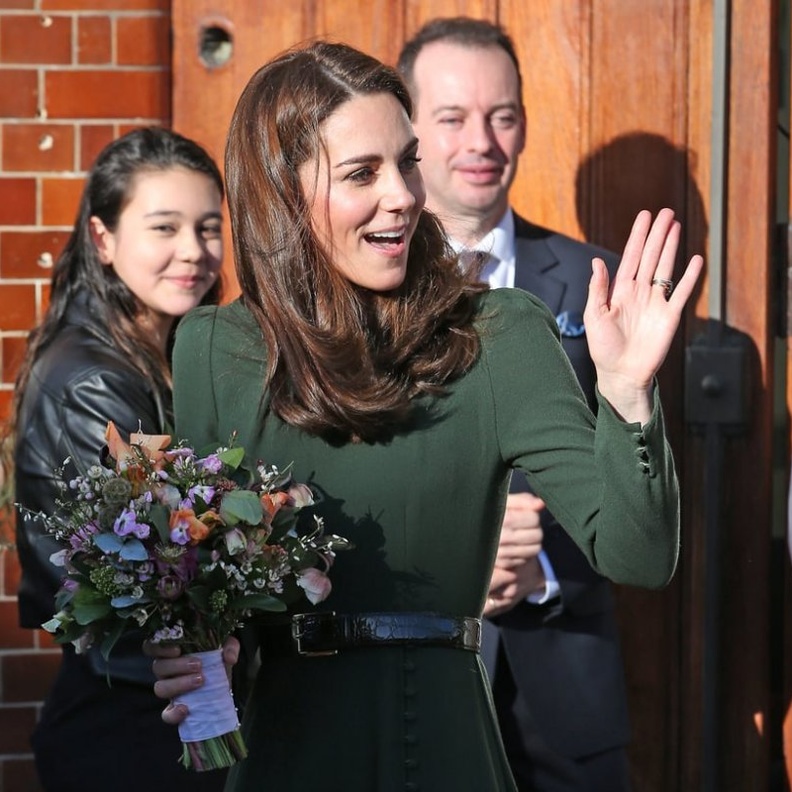 كيت في حوار لها مع التلاميذ في مدرسة ميتشل بروك الابتدائية