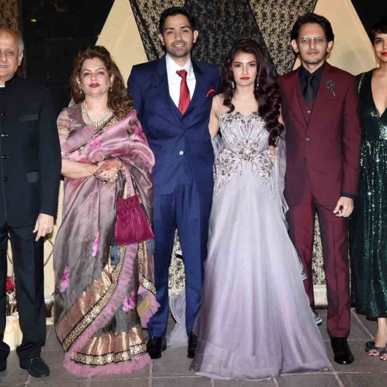 مشاهير بوليوود في حفل استقبال ساكشي بهات