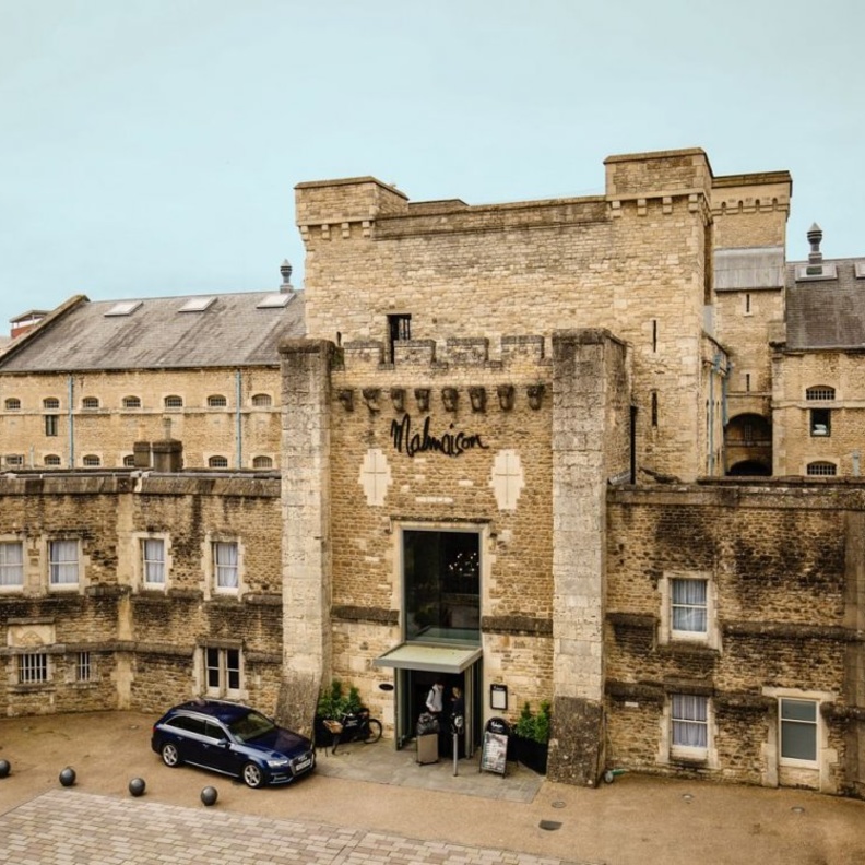 الإقامة في زنزانات 5 نجوم!