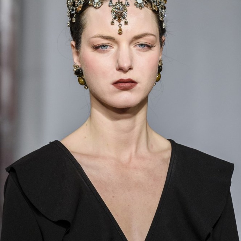 قطعة لتزين كامل الرأس