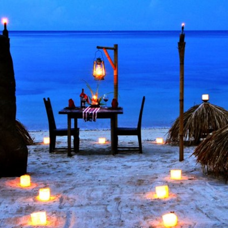 الرحلات البحرية إلى لومبوك فهي تنطلق عادة من الجزر المجاورة لجزيرة لومبوك