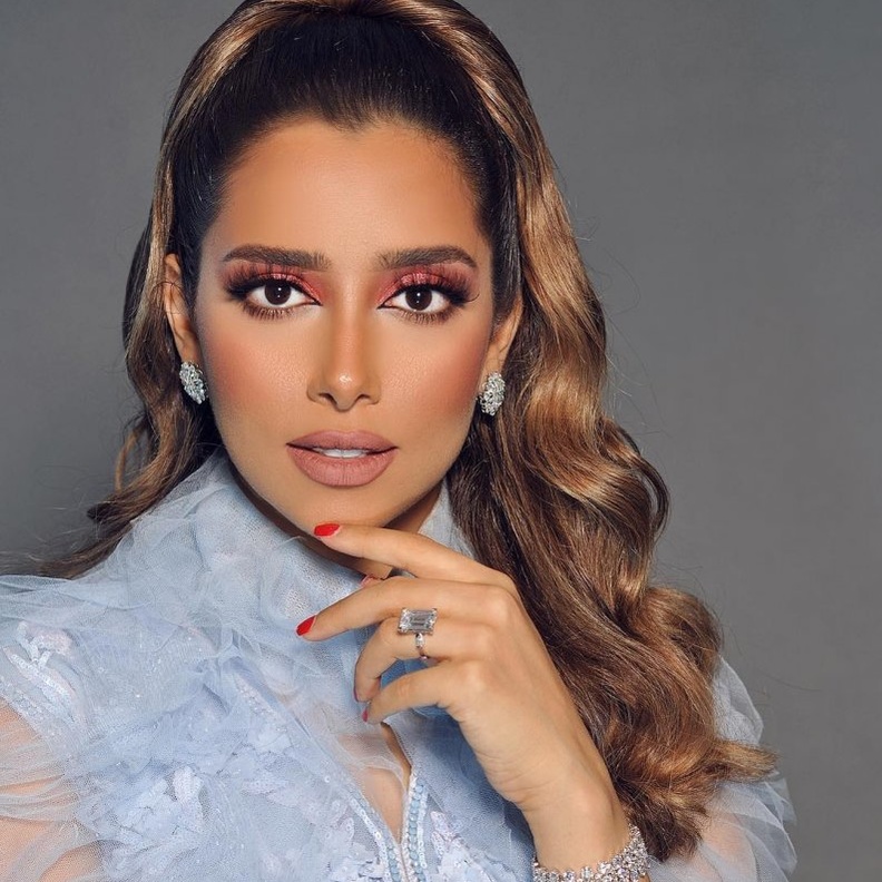 من ناسبتها أكثر تسريحة الشعر النصف مرفوع؟