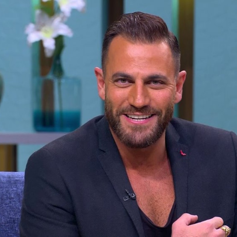 نيكولا معوض