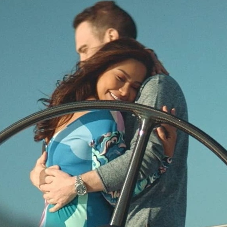 نجمات غنين لأزواجهن في الكليبات