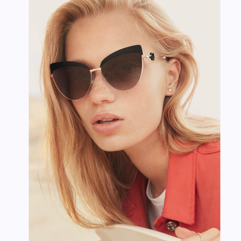 استقبلي الموسم بروح مشرقة مع مجموعة النظارات الرائعة من Swarovski