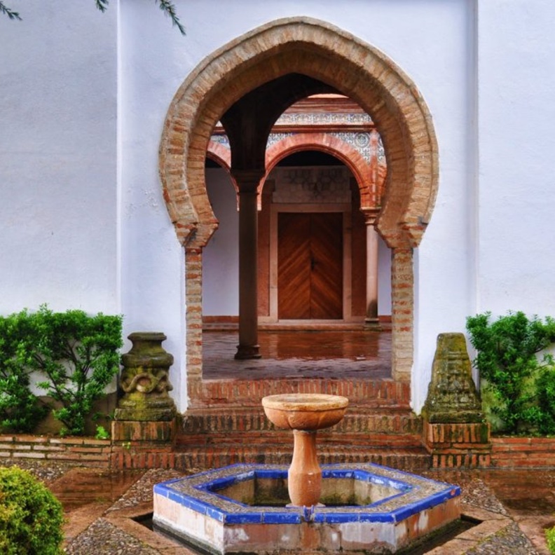 أجواء التاريخ في مونس