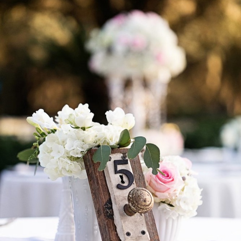 سنتربيس رائع مستوحى من فيلم الجميلة والوحش The Beauty and the Beast