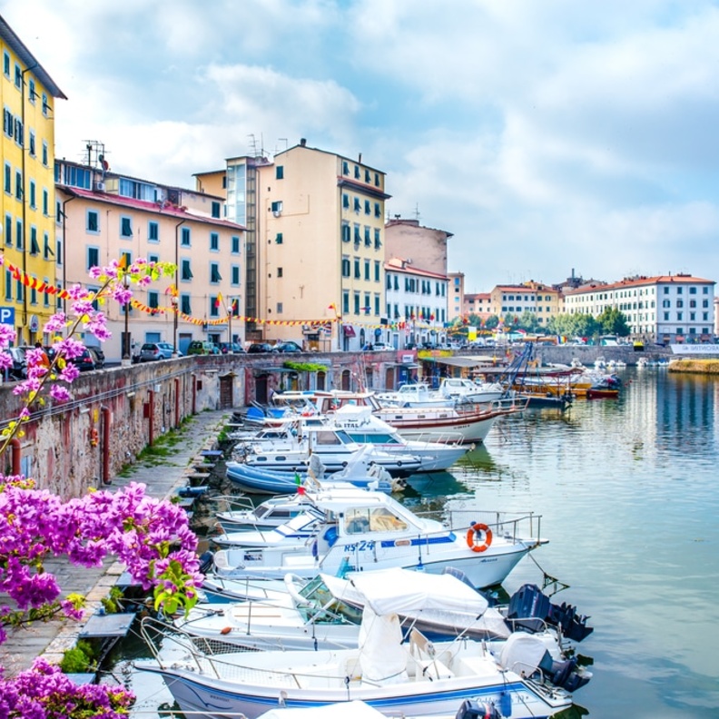 مدخل السوق المركزي في ليفورنو