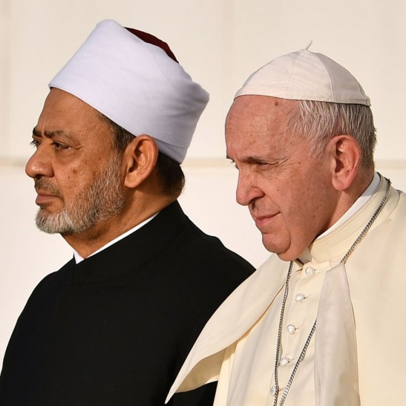 لحظة وصول شيخ الأزهر وبابا الفاتيكان إلى جامع الشيخ زايد الكبير