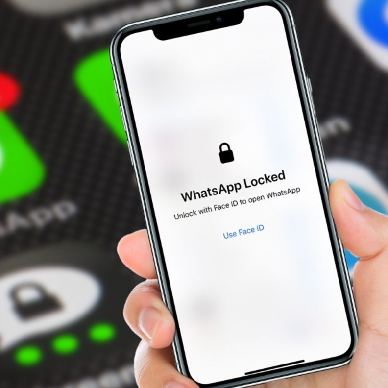 واتساب يتيح قفل , فتح التطبيق ببصمة الأصبع أو العين لمستخدمي آي أو إس