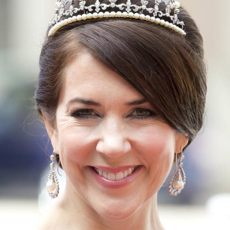  الأميرة ماري ترتدي تاج وقلادة Crown Princess Mary's Edwardian Tiara