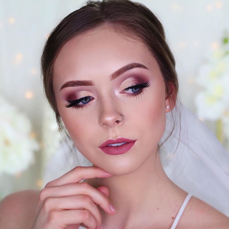 أحمر شفاه طبيعي لامع