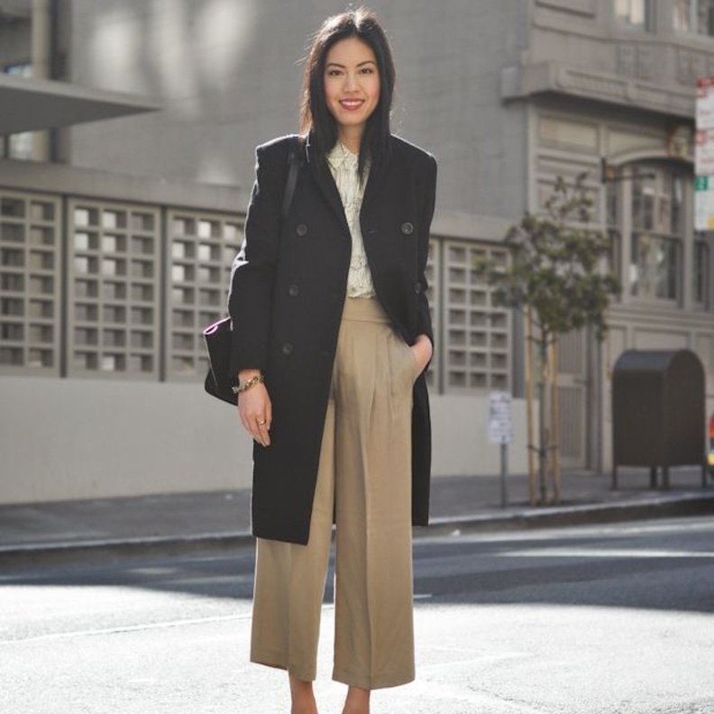 نسقي بنطلون قصير بنقشة الكارو مع مختلف الاطلالات الكاجوال