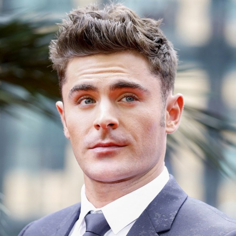 أنجيلينا جولي (Angelina Jolie) تعتقد أن تشارليز ثيرون (Charlize Theron) تواعد براد بيت