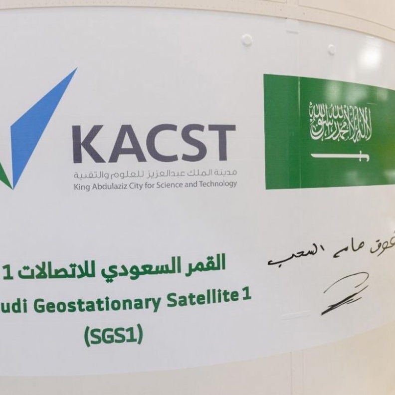 عبارة فوق هام السحب بخط ولي العهد