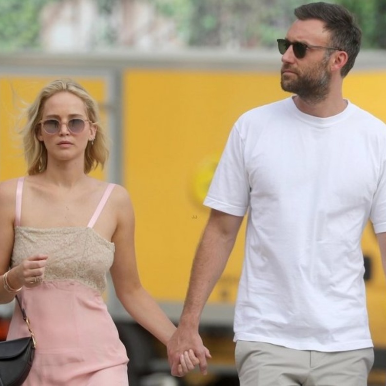 جينيفر لورانس وكوك ماروني