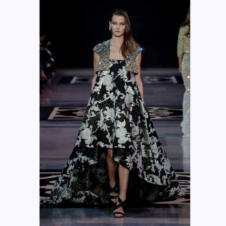 فساتين مزيّنة بالورود