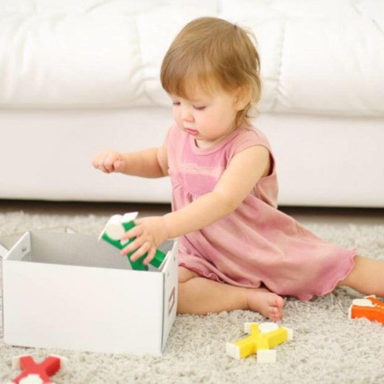 كيفية تحفيز الطفل على تنظيف مكانه