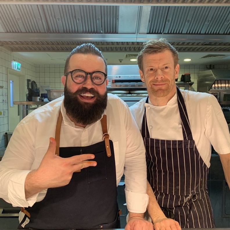 الشيف توم أيكنز والشيف محمد أورفلي