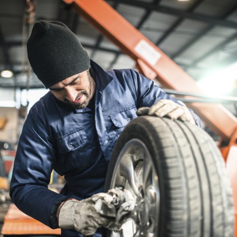 لا يشترط تغيير إطارات السيارات بعد سنوات من استخدامها لطالما تبدو في حالة جيدة