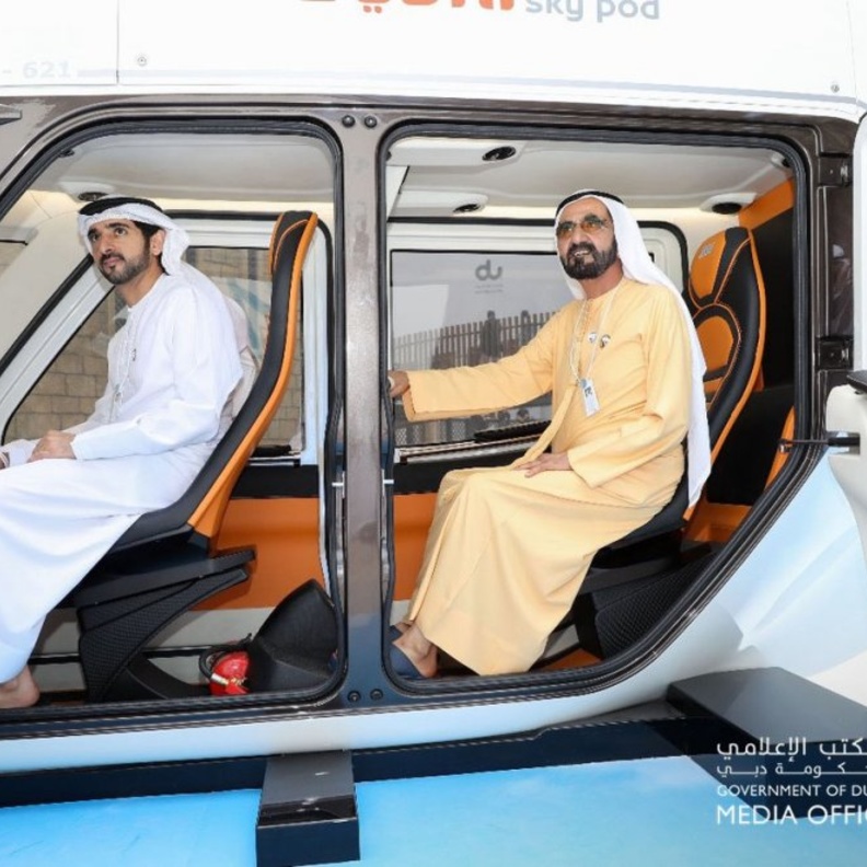 صاحب السمو الشيخ محمد بن راشد آل مكتوم يرافقه سمو الشيخ حمدان بن محمد بن راشد آل مكتوم