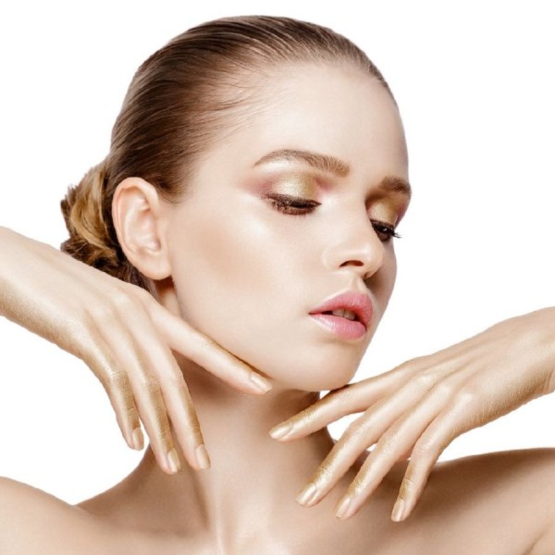  مكياج عروس ناعم باللون الذهبي