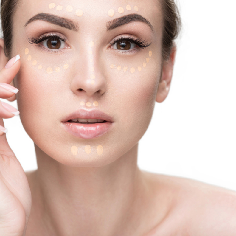 اخففي عيوب بشرتك بالكونسيلر