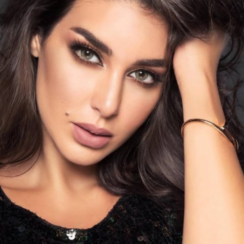 من الأجمل بينهام بدون مكياج سلاف ام ياسمين؟