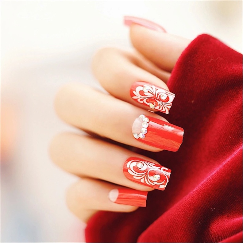 احدث اشكال و رسومات مناكير باللون الاحمر لعروس يوم الحب