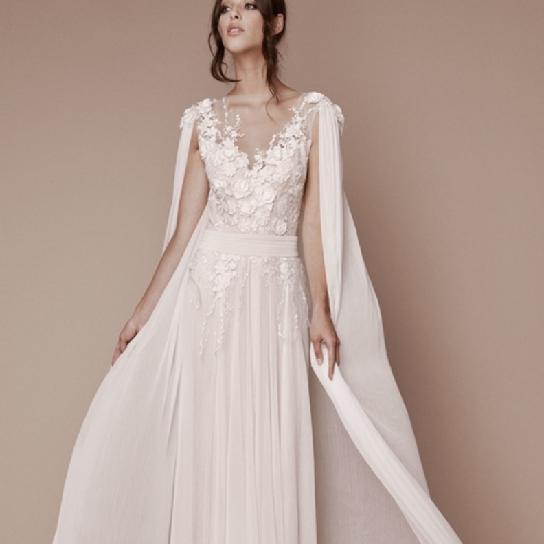 موديلات فساتين زفاف شتوية 2019 مع وشاح أو كاب من مجموعة جورج حبيقة