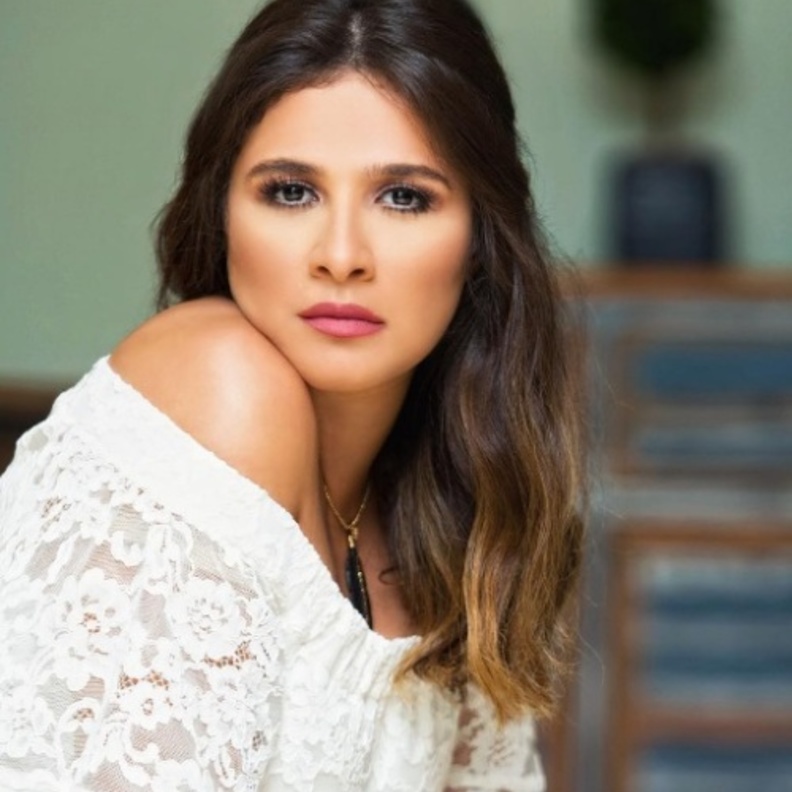 ياسمين عبد العزيز تكذب زوجها