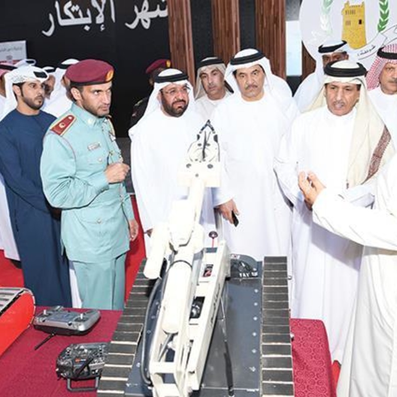 الشيخ صقر بن سعود بن صقر القاسمي أثناء تدشين المهرجان