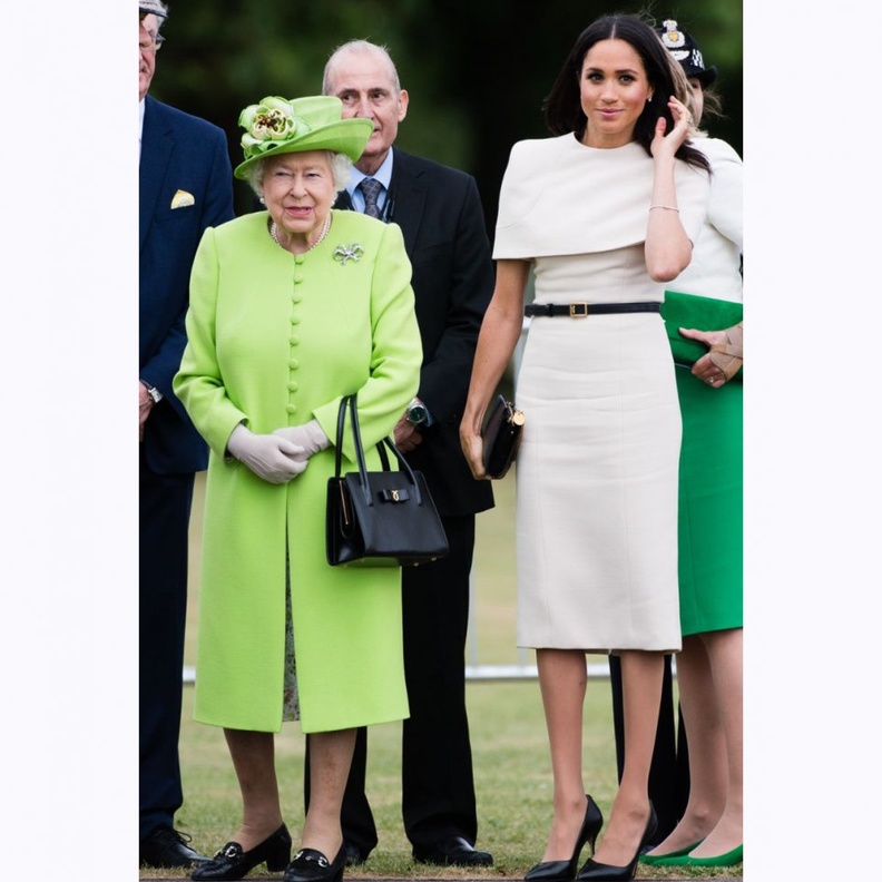 من بين إطلالات ماركل الباهظة، فستان من مجموعة Oscar de la Renta بلغ سعره 9500$