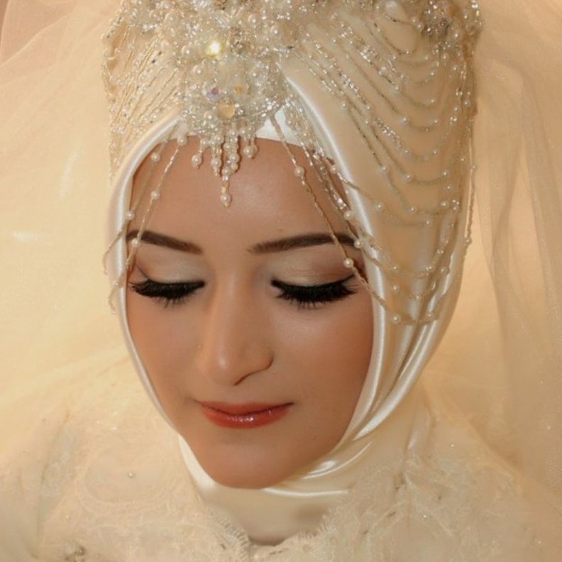 حولي طرحة الزفاف إلى قطع اكسسوار رائعة تزينين بها الحجاب
