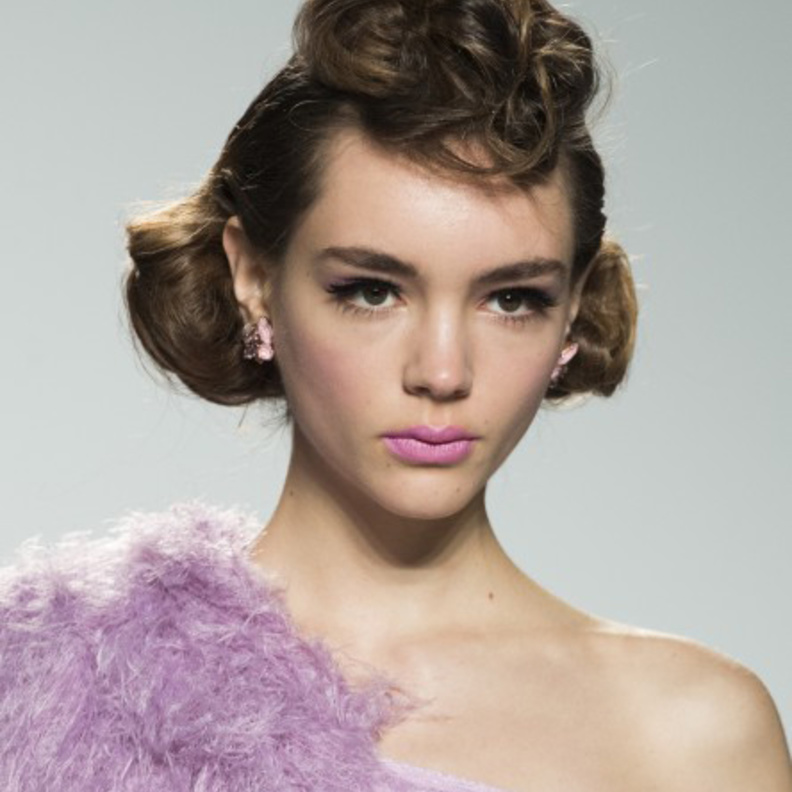  تسريحات شعر جريئة مع الغرة العالية والأمامية من دار Mark Fast