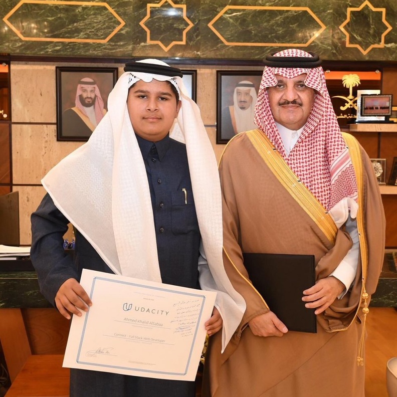 أمير المنطقة الشرقية يكرم الطالب أحمد السبع