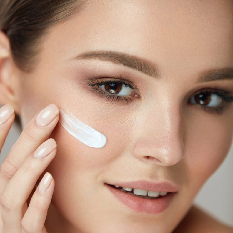 تعرفي على الفرق بين البرايمر وكريم الاساس