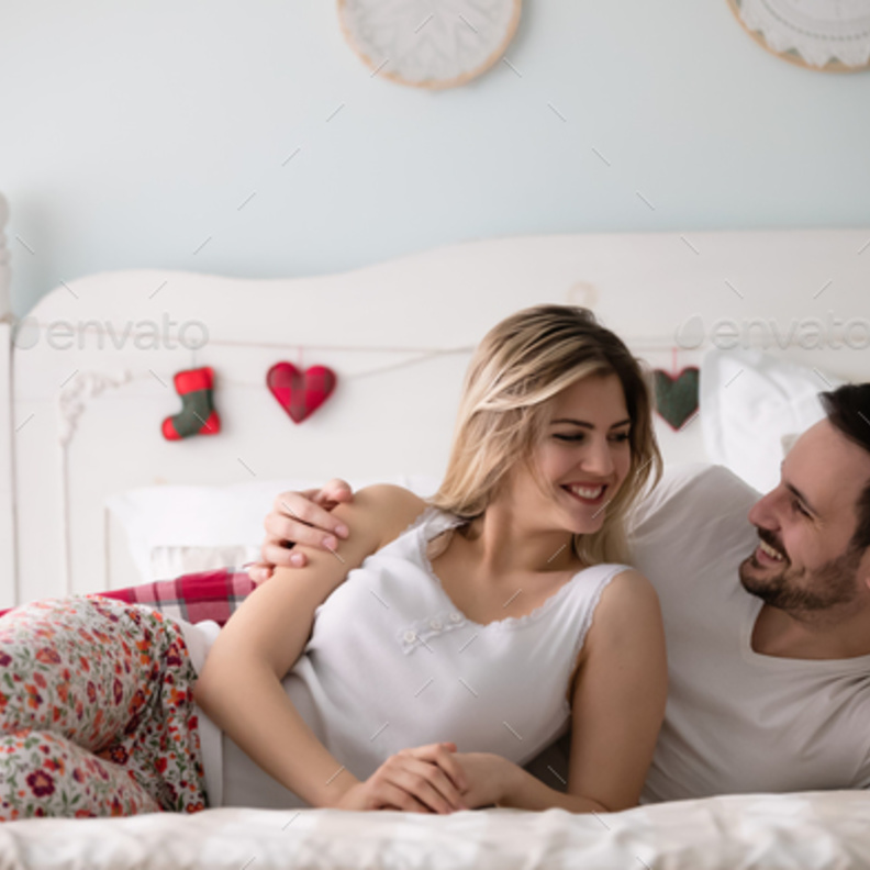 طرق تحسين التواصل العاطفي بين الزوجين 