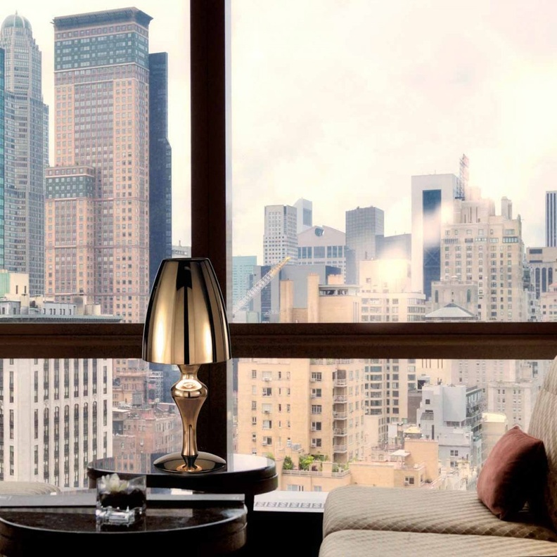 عملية صناعة الأدوات المنزلية بحرفية 