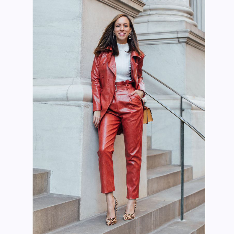 اختاري الجلد بدرجات فاتحة لاطلالات ربيعية مميزة