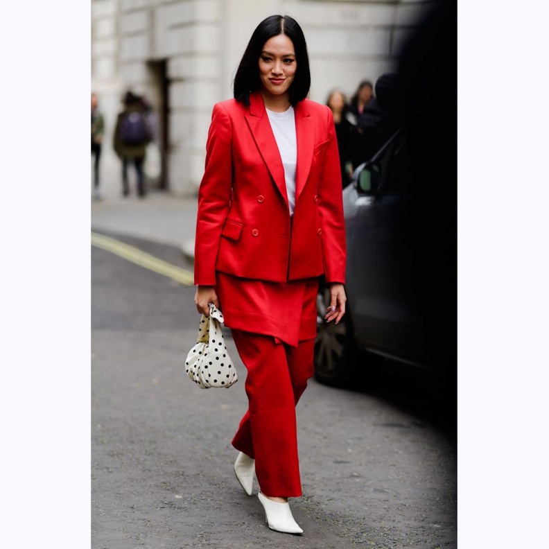 كنزات كاجوال مع الشعارات العصرية