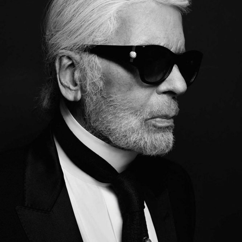 مصمم الأزياء الألماني كارل لاغرفيلد 