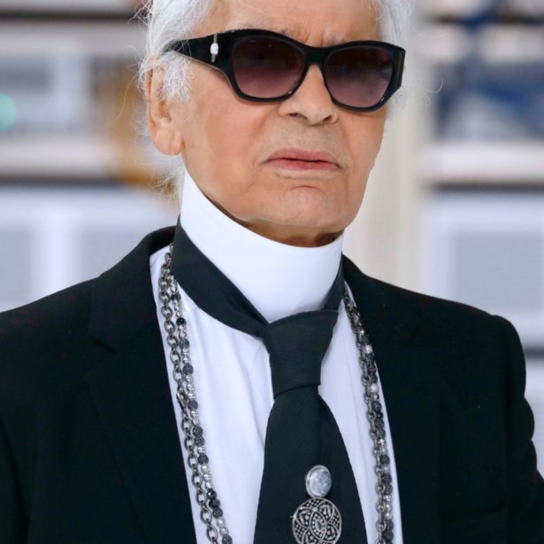 وفاة karl lagerfeld المصمم العالمي لماركة chanel عن عمر 85 عاما