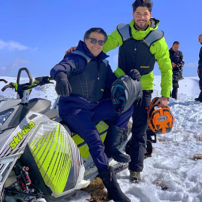 راغب علامة وابنه خالد يستمتعان بوقتهما على قمم لبنان الجبلية